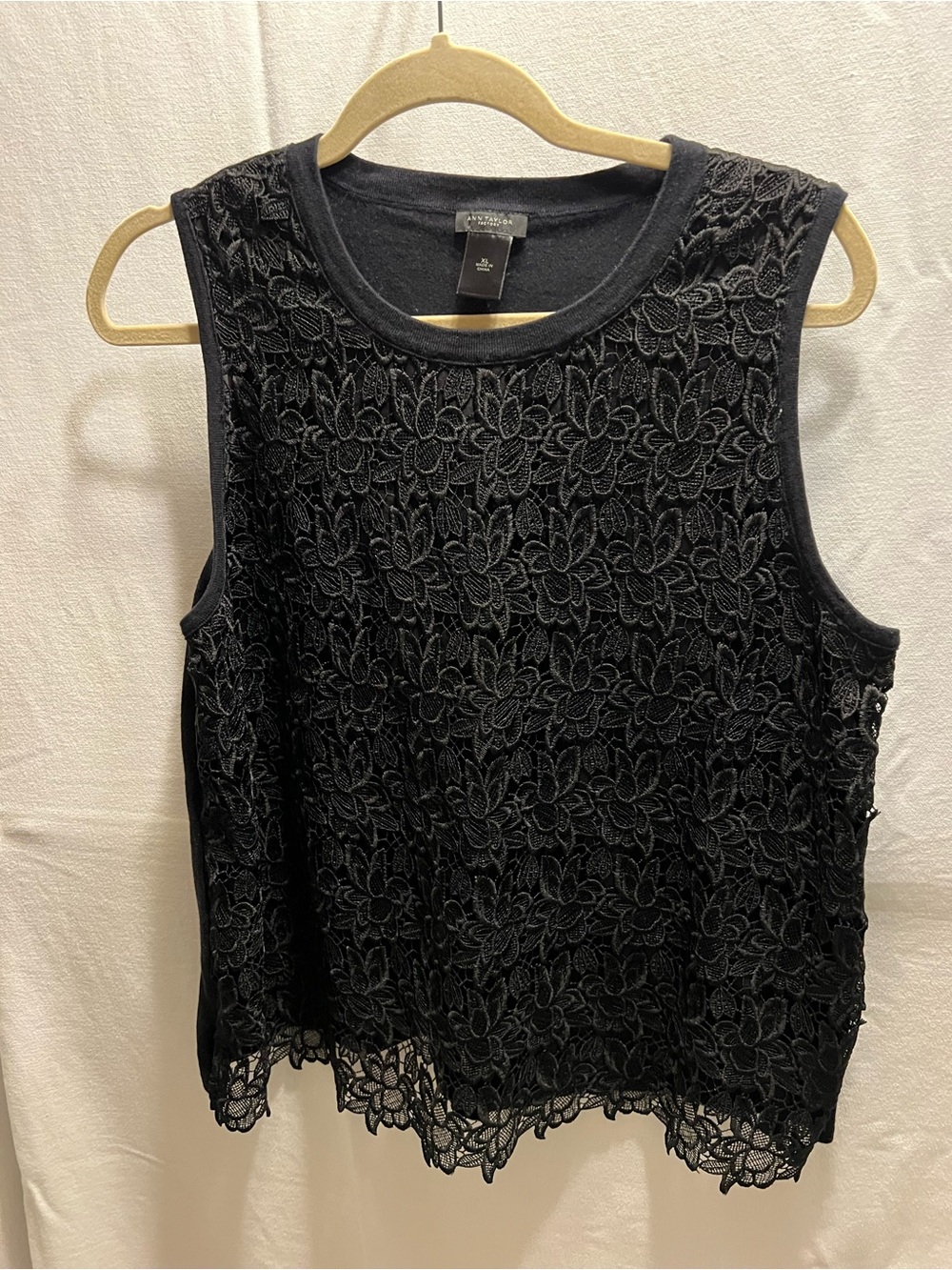 Ann Taylor Black Floral Lace Overlay Tank